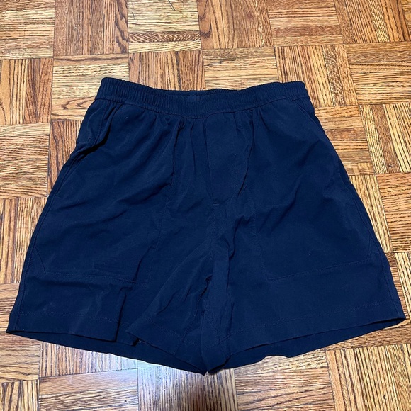 5’ Small Bowline Lululemon Shorts in Woven - Black - Picture 2 of 3